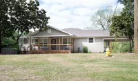 Nice peaceful and spacious home. Hotels in Clanton
