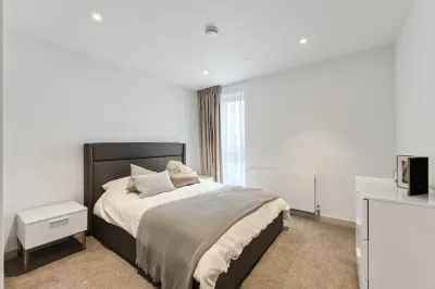 LUXURY TWO BED APARTMENT IN STRATFORD VILLAGE, NEAR WESTFIELD , STRATFORD INTL Hôtels à : Stratford