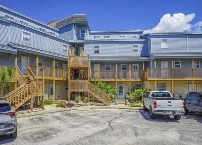Waterfront Views! 3 Br Walk to Beach, Pool, Dock