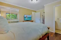Upcountry Short Term Rental Home with Ocean and Mt Views, Close to Makawao Town. Hotels near Road To Hana Mile Marker Zero (Route 360)