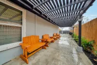 Newly Remodeled Modern Great Location 4BR 7 Beds Close to Many Attractions