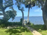 Charming 3-bedroom house in lovely Melbourne with WiFi, AC