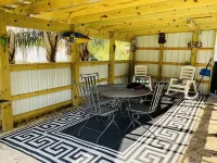 Large Pool • Clean & Comfortable • Fast Wifi • King Beds!