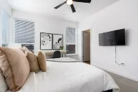 Luxury Townhome: Peloton, WiFi, Hot Tub, Mtn Views