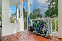 Cape Porpoise village with harbor views.  Walk to shops and restaurants.