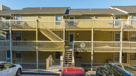 Waterfront Condo with Amazing Amenities Отели рядом с достопримечательностью «Margaritaville Lake Resort Lake of the Ozarks»