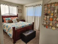 Gorgeous island-themed retreat sleeps up to 30 in Orem, UT! 耶穌基督後期聖徒教會附近的飯店