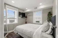 Beach Block Penthouse • Steps to Boardwalk & Beach • Ocean Views
