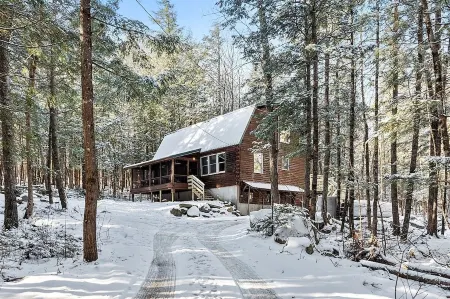 Private cabin on 3Acres with private hot tub! Lake access, Skiing, Snowmobiling!