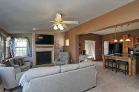 Riverside cozy 4-bedroom house in charming Sabula with WiFi, AC