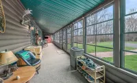 Large Lodge•Sleeps 20• Game Rm •Hot Tub• Golf Nearby • Pontoon • Poker Rm