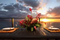 Top-FLR. Beachfront Penthouse! 355/nt! Beach Access! Whale Season is Coming!