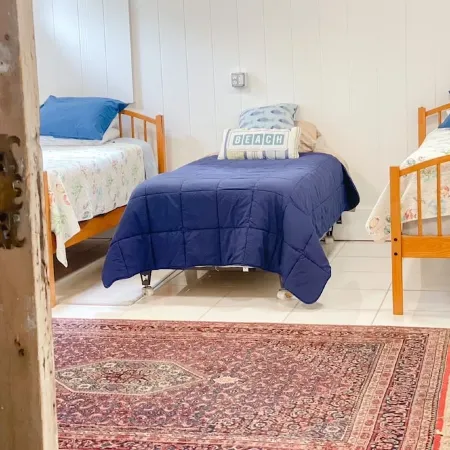 New to VRBO! 2/1 Mid Island Apartment, Sleeps 5