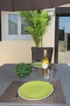 Quiet house 1km from the beach, with tennis court and communal swimming pools
