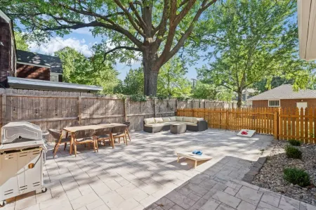 Legacy Haus Estates Отели рядом с Топека Филлип Биллард Апт