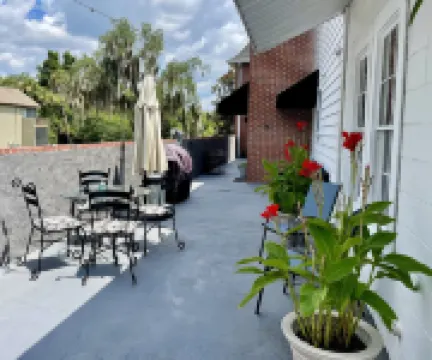 Historic Second Floor 3 Bedroom Apartment Kemp Estate