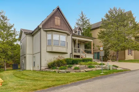 Hot Tub + Arcade -> Memorable Stay