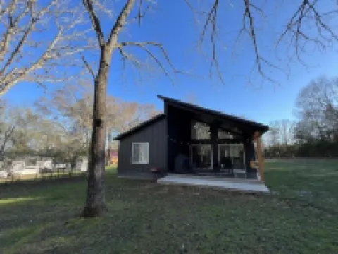 The Point a modern Retreat at Table Rock Lake - two blocks from water