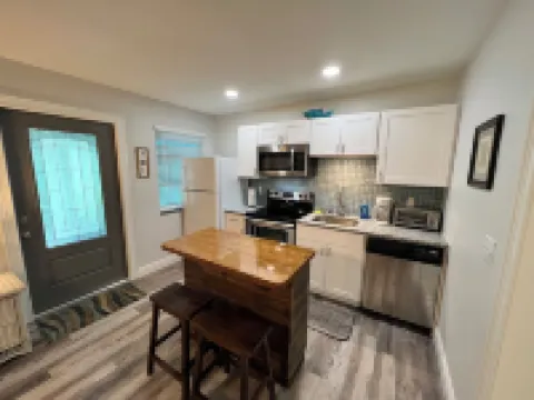 875 Oasis #4 Location!