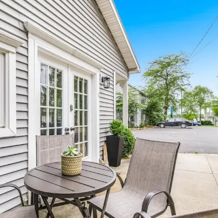 Little Bell's Bungalow / Walkable to Saugatuck and Douglas / Updated