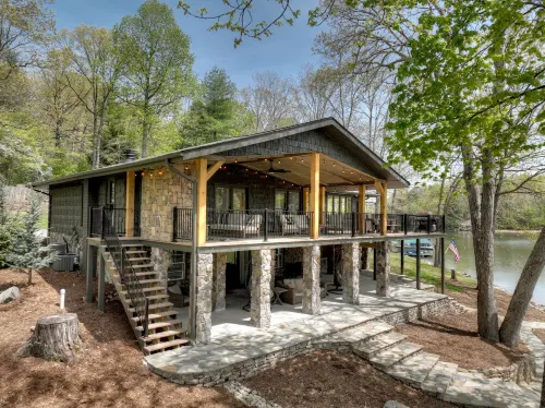 Picturesque Point on Beautiful Lake Nottely