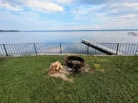 Lakefront Cottage: Amazing Mountain Views Directly on Lake Champlain