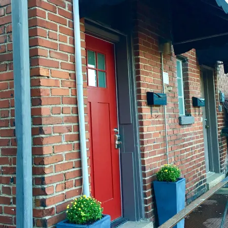 Beautiful Decorated Apartment located in the heart of Downtown Bardstown, KY