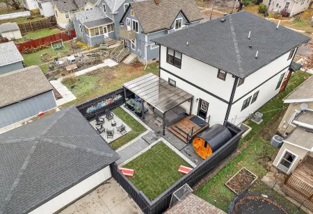 14guests, gameroom, theatre, sauna in the center of twin cities