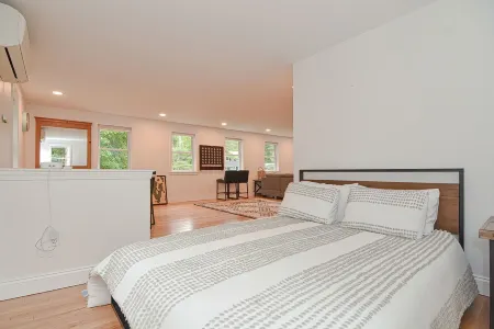 Amazing HUGE 6 bdrm Sebago Lake Waterfront Home