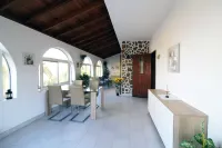 Great quiet vacation home for 4 people with private pool and large garden