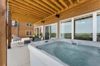 Boho Lakeview Lodge_Lazy River/Indoor pool/Game room/Silver Dollar City