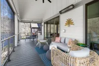 Luxury Waterfront Getaway