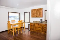 Spotted Moon Ranch - River Front - One Bedroom King Cabin