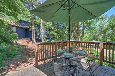 Bright Studio w/ Full Kitchen, Lg. Deck & Views, 2 Mi. to Downtown,10 Mi. to Ski The Hideout at Glenwood Springs 주변 호텔