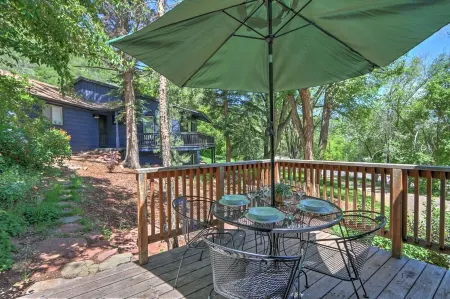 Bright Studio w/ Full Kitchen, Lg. Deck & Views, 2 Mi. to Downtown,10 Mi. to Ski