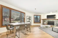New on market *Premier Condo in Park City* Walk to PCMR, Main St & Shopping