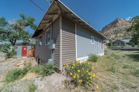 Desert Oasis in Historic Modern Miner's Cottage w/Miles of Trails, Pet Friendly! Отели в г. Карбон Каунти