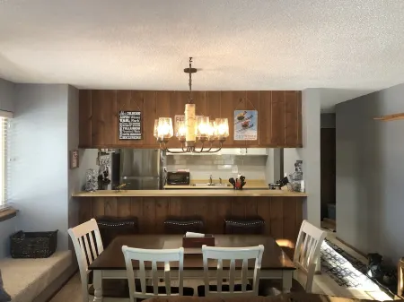 Great family friendly 2 Bedroom, 2 bath Condo with Club MeadowRidge Access