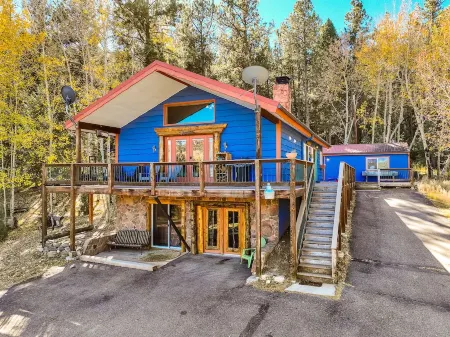 Farmhouse Cabin * Secluded 2.5 acres * Pet Friendly Отели в г. Бейли