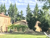 Charming cottage-with heated pool and 5 min from all amenities. Rest. Hotels in Fumel