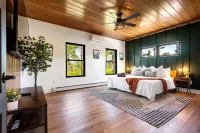 Epic Mountain Views, Hot Tub and Game Room - 3-Star
