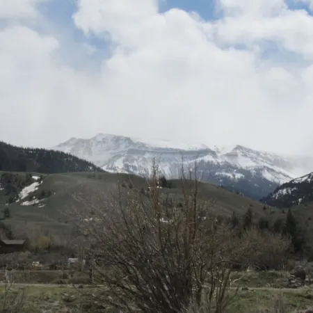 The Mountain Man - Yellowstone and Cody Cabin with spectacular views