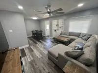 Newly remodeled 3br/1ba home~SW Topeka location~Sleeps 6