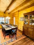 Fox Den Cabin Sleeps up to 18 ADA Compliant main floor w/ Hot Tub - Hytter