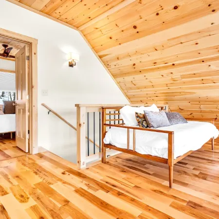3mi to Sunday River - Castle Lodge - Hot Tub - Sauna - Pond - Sleeps 14 - Swim