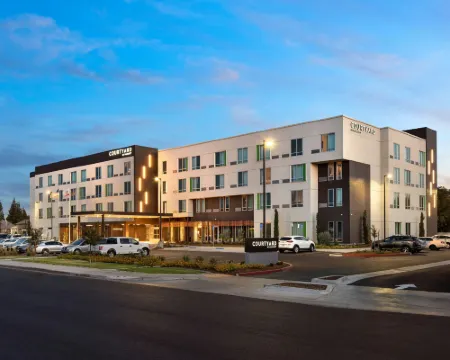 Courtyard Fresno Clovis 克洛維斯酒店