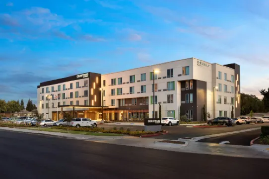 Courtyard Fresno Clovis