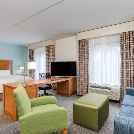 Hampton Inn & Suites Manchester
