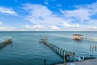 Paradise HomeSpacious 5-Bedroom House Sleeping 14,Heated Pool in Lovely Bacliff - Homestays