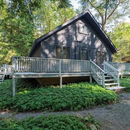 Cozy 2-bedroom cabin located in the heart of the Poconos!